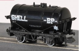 NR-P160 Shell/BP Petrol Tank  Wagon - N Gauge